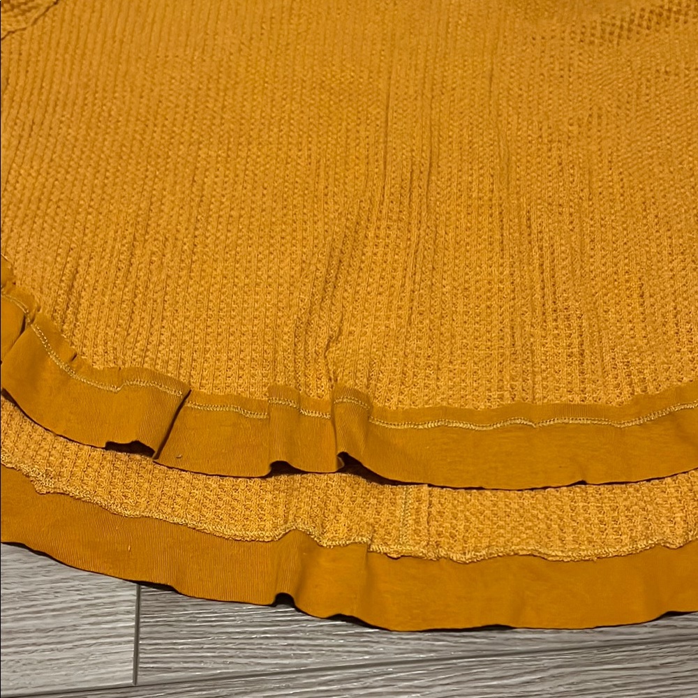 Women's Mustard Top - Picture 3 of 6